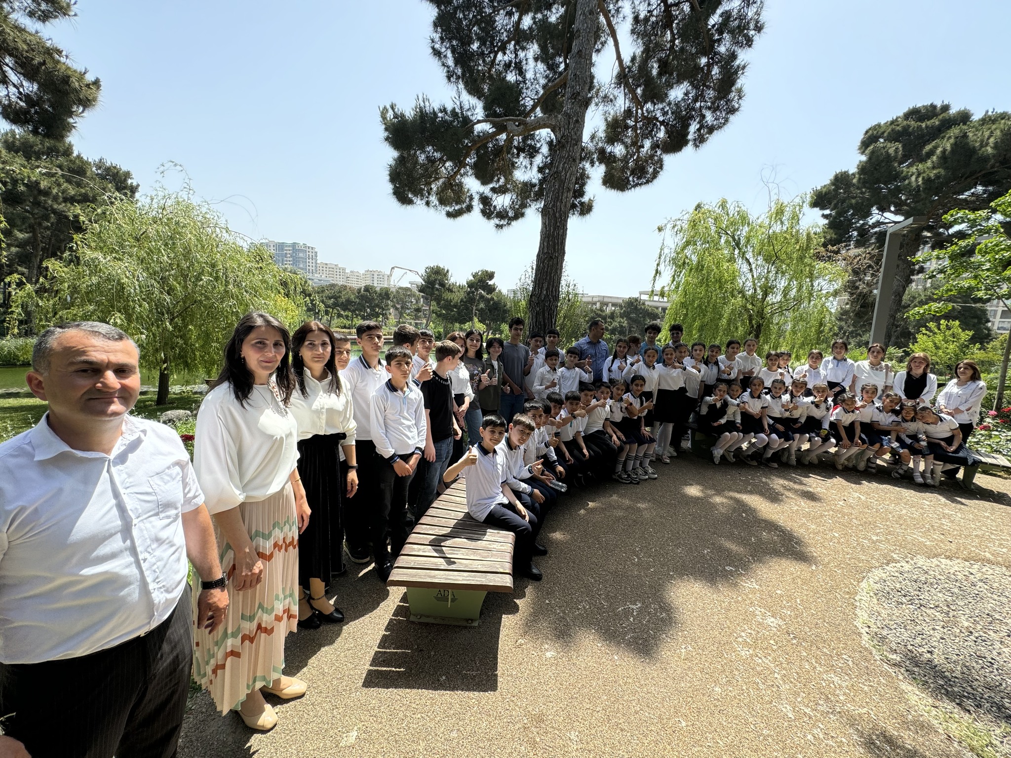 Füzulinin Qarabağ kənd tam orta məktəbinin şagird, valideyn və müəllim kollektivi ADA Universitetinə səfər edib