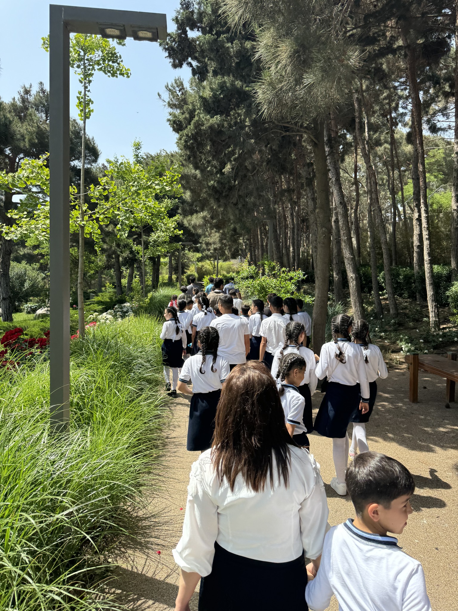 Füzulinin Qarabağ kənd tam orta məktəbinin şagird, valideyn və müəllim kollektivi ADA Universitetinə səfər edib