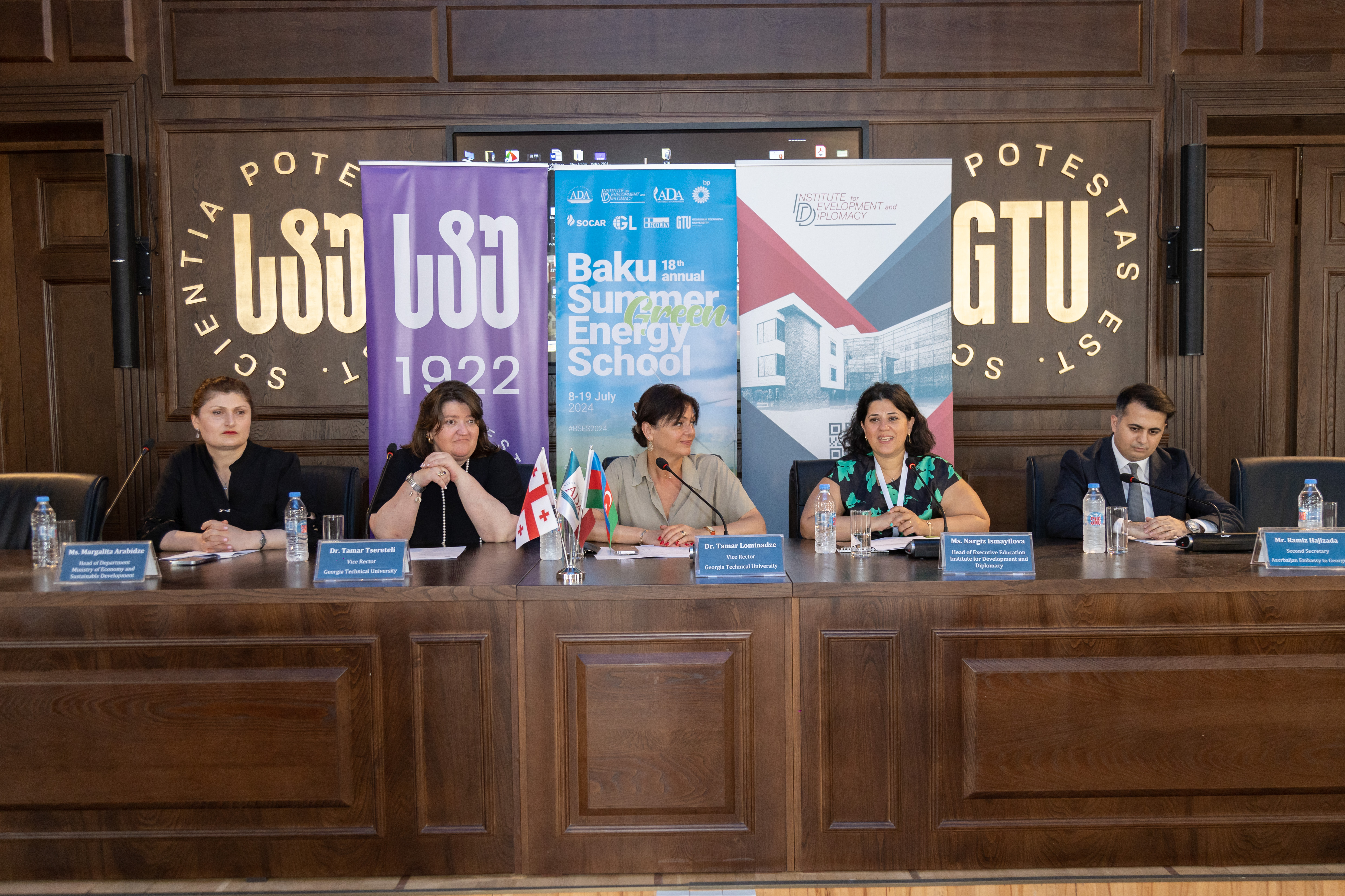 18-ci Bakı Yay Enerji Məktəbinə yekun vurulub