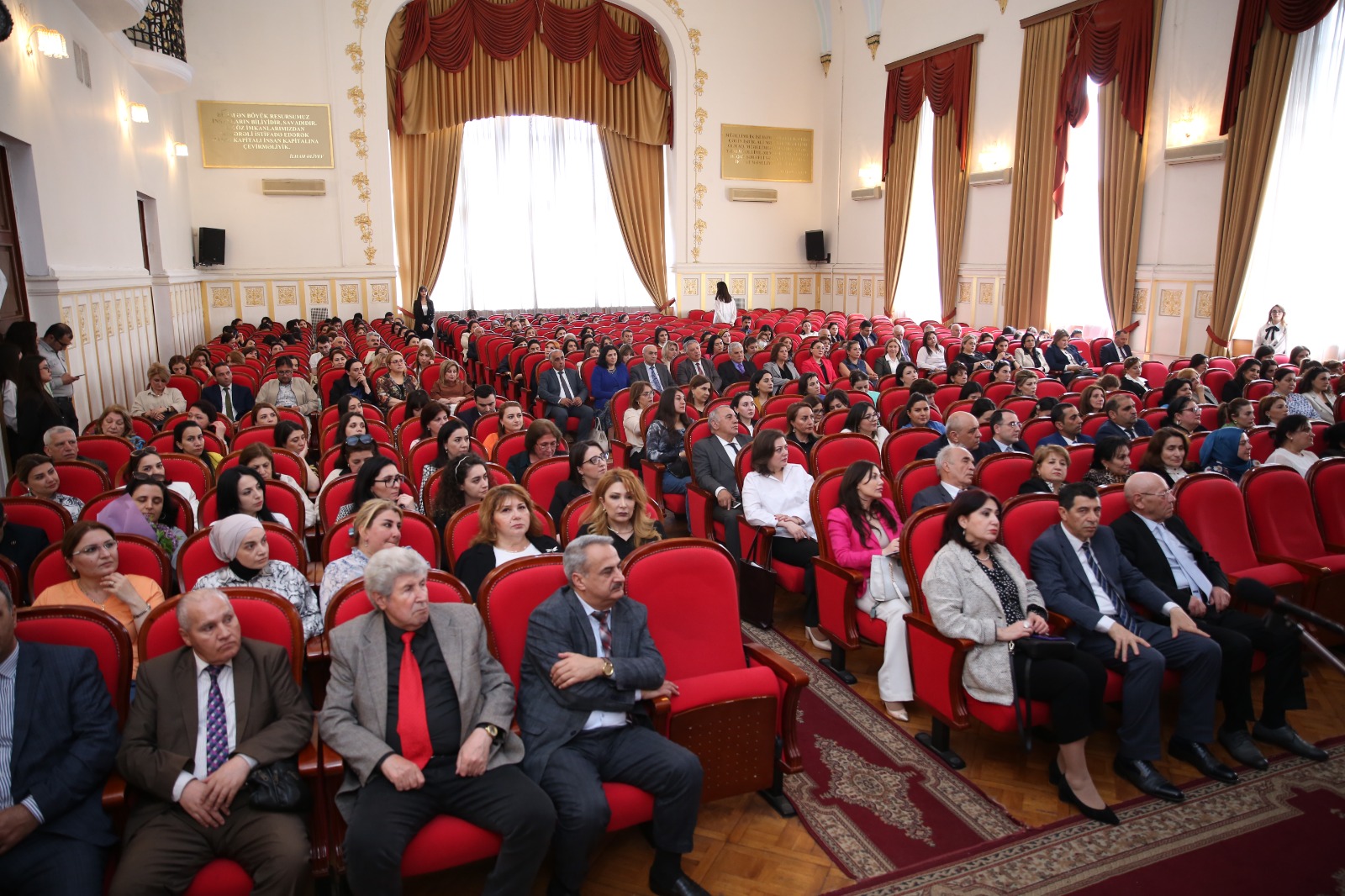 Türkiyəli professor ADPU-da “Ali təhsildə ölçmə və qiymətləndirmədə yeni çağırışlar” məruzəsini təqdim edib