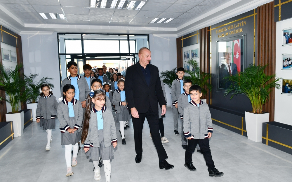 Prezident İlham Əliyev və birinci xanım Mehriban Əliyeva Zəngilanın Ağalı kəndində sakinlərlə görüşüblər