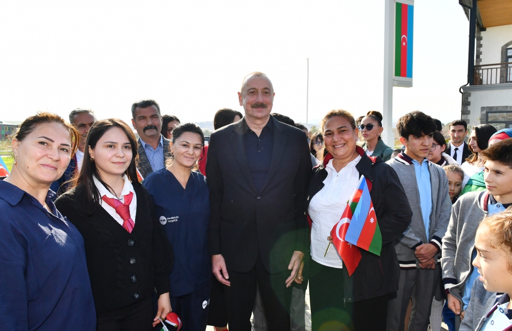 Prezident İlham Əliyev və birinci xanım Mehriban Əliyeva Zəngilanın Ağalı kəndində sakinlərlə görüşüblər