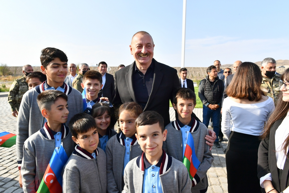 Prezident İlham Əliyev və birinci xanım Mehriban Əliyeva Zəngilanın Ağalı kəndində sakinlərlə görüşüblər