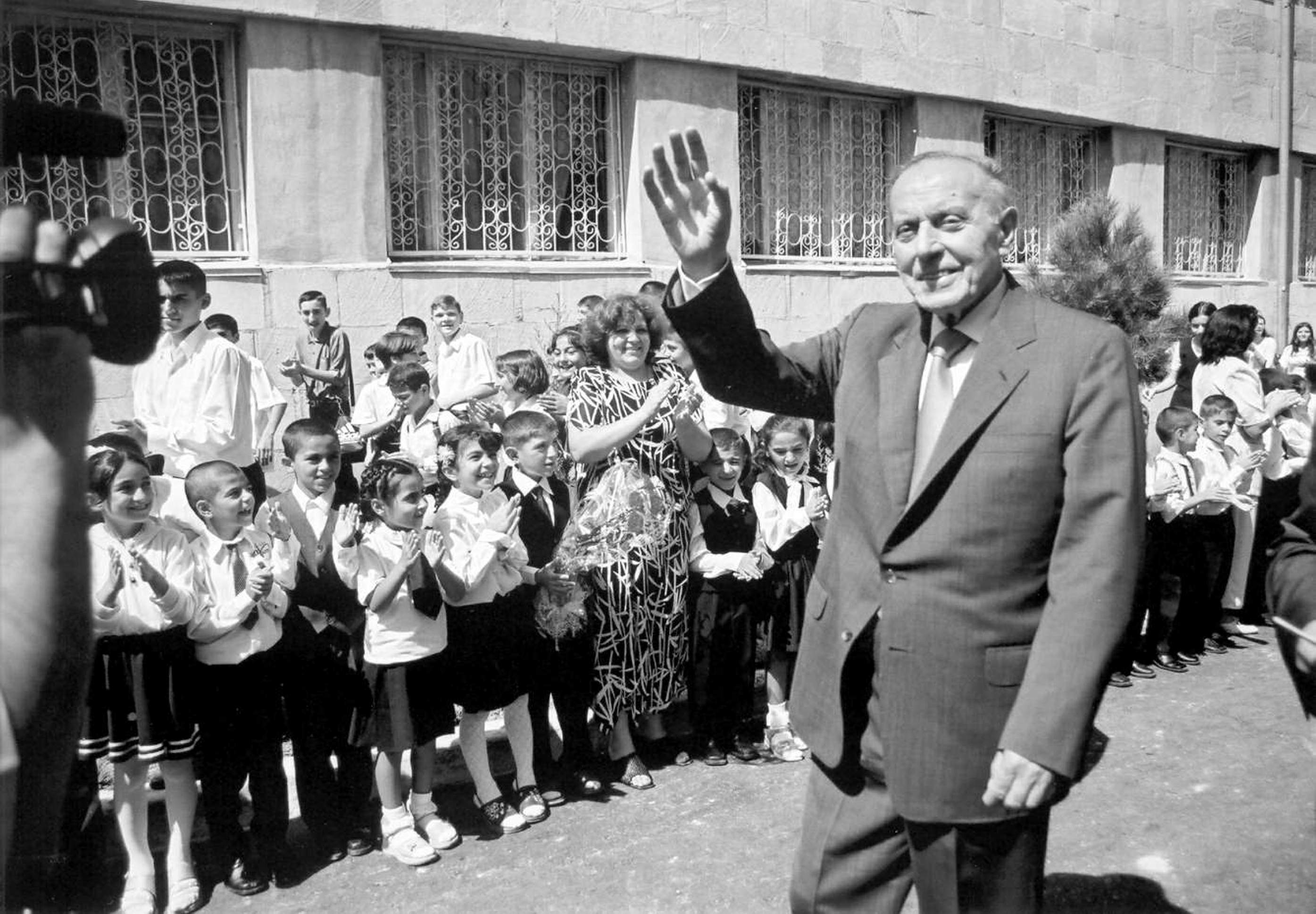 12 dekabr ümummilli lider Heydər Əliyevin anım günüdür