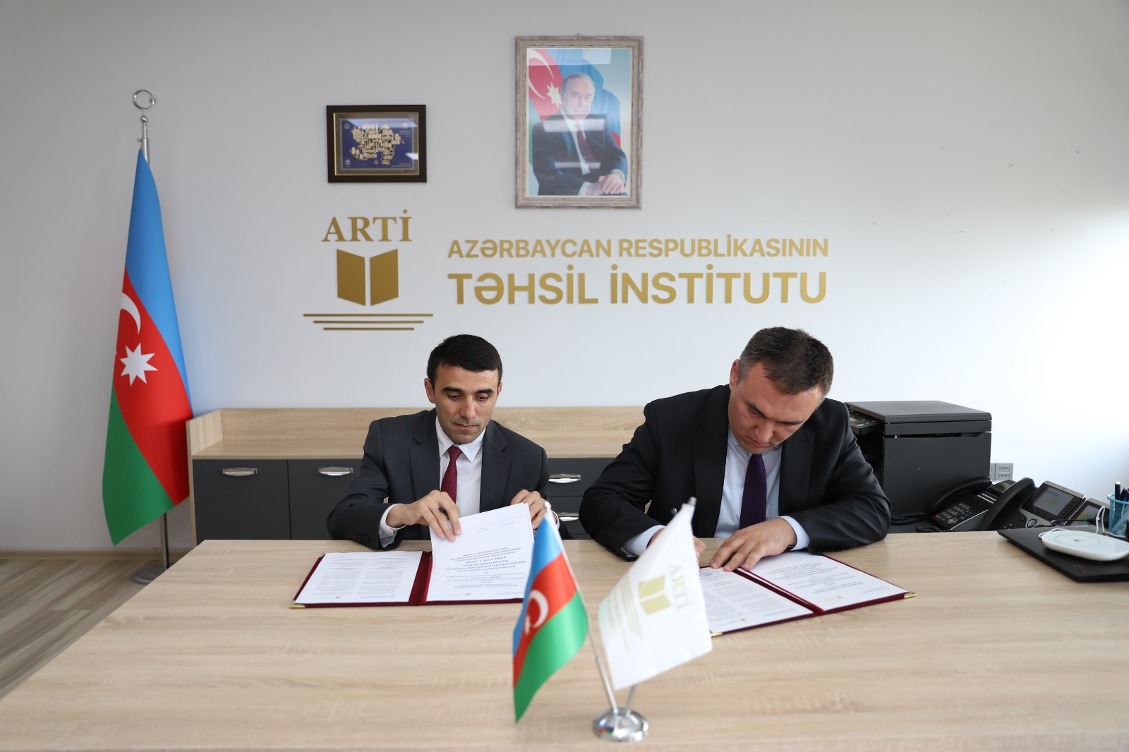 Təhsil İnstitutu ilə Özbəkistan Milli Tədqiqat İnstitutu arasında memorandum imzalanıb