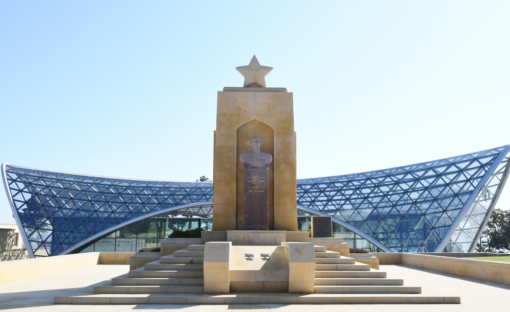 Böyük Vətən müharibəsində həlak olan Azərbaycan övladlarının xatirəsi ehtiramla anılıb