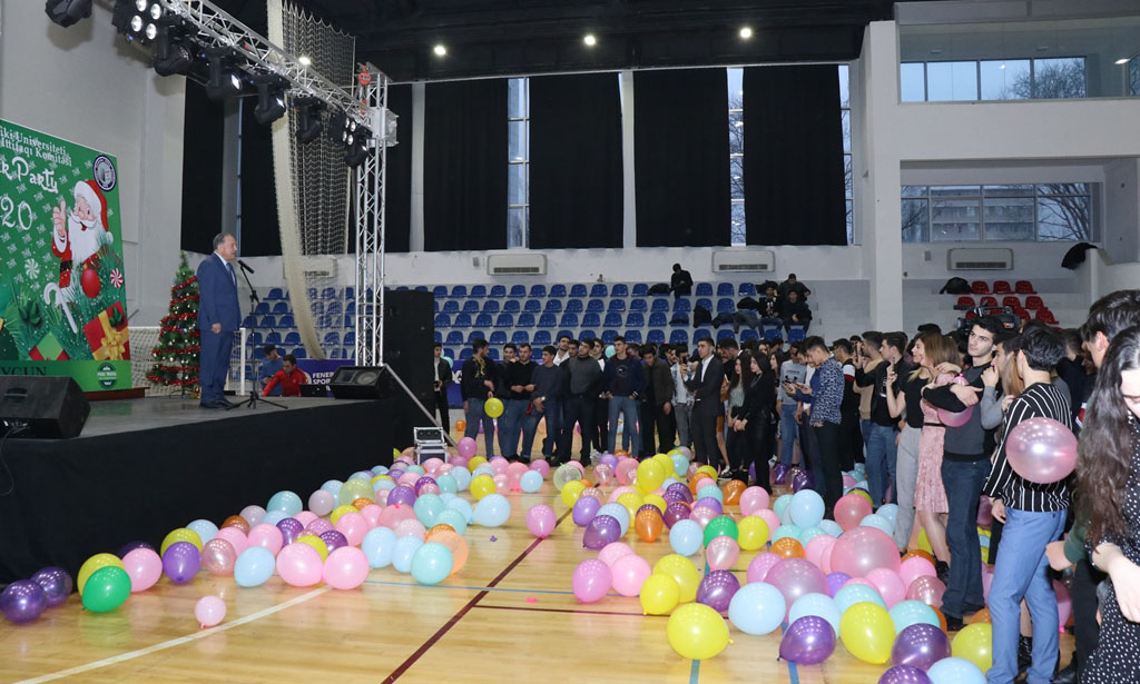 52 tələbəyə fəxri fərman verilib