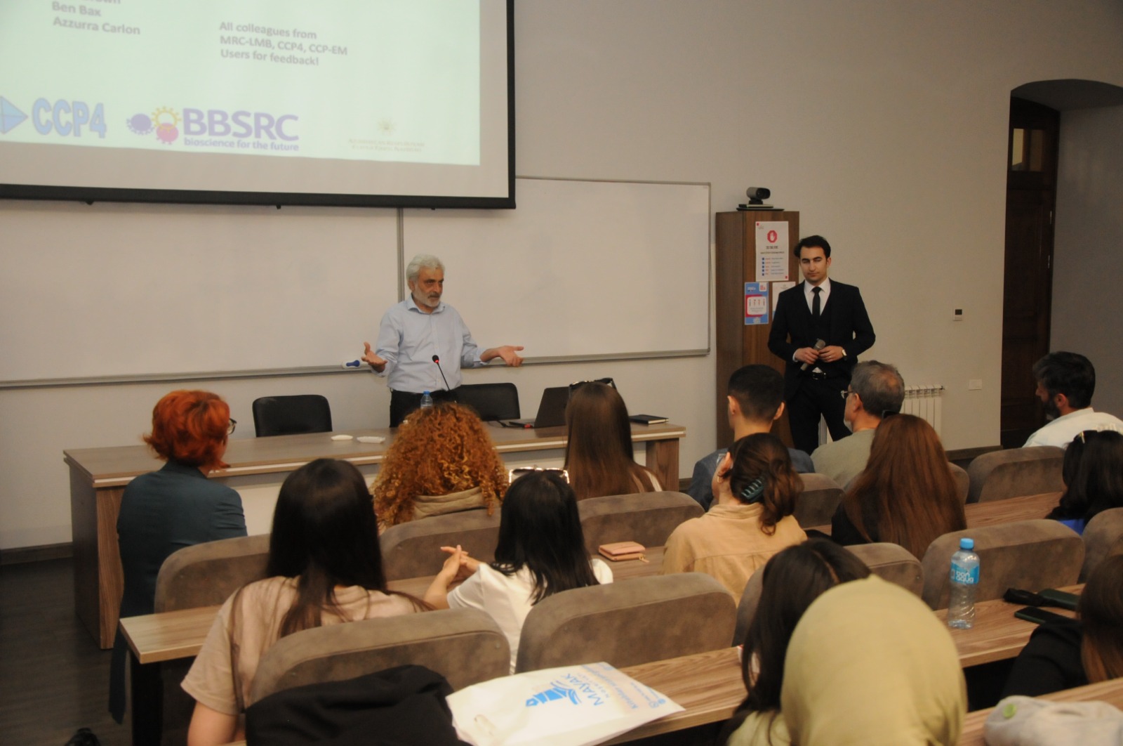 “Azərbaycan müəllimi” Kembric Universitetinin professoru Qərib Mürşüdovu tələbələrimizlə görüşdürdü - FOTOLAR