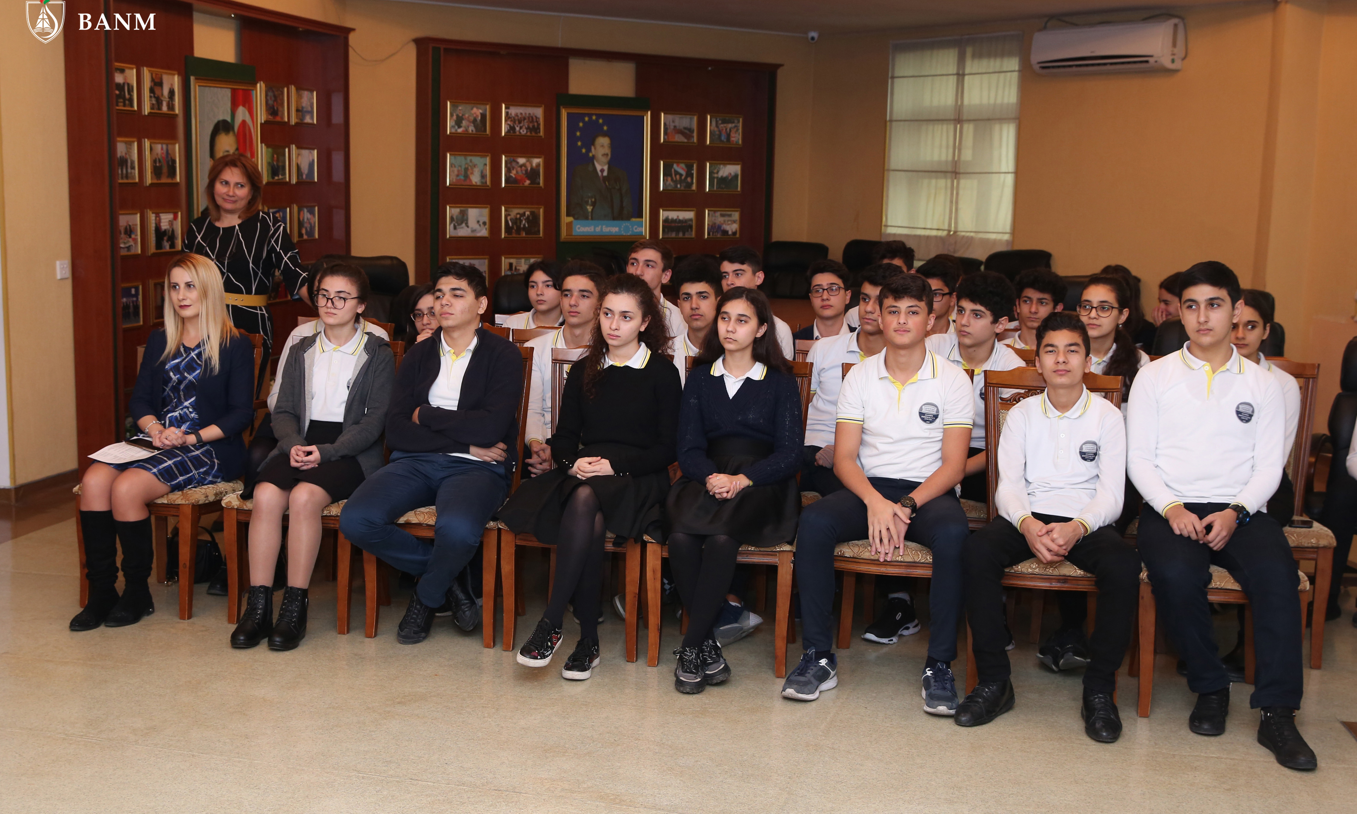 Zərifə Əliyeva adına liseyin şagirdləri ilə görüş