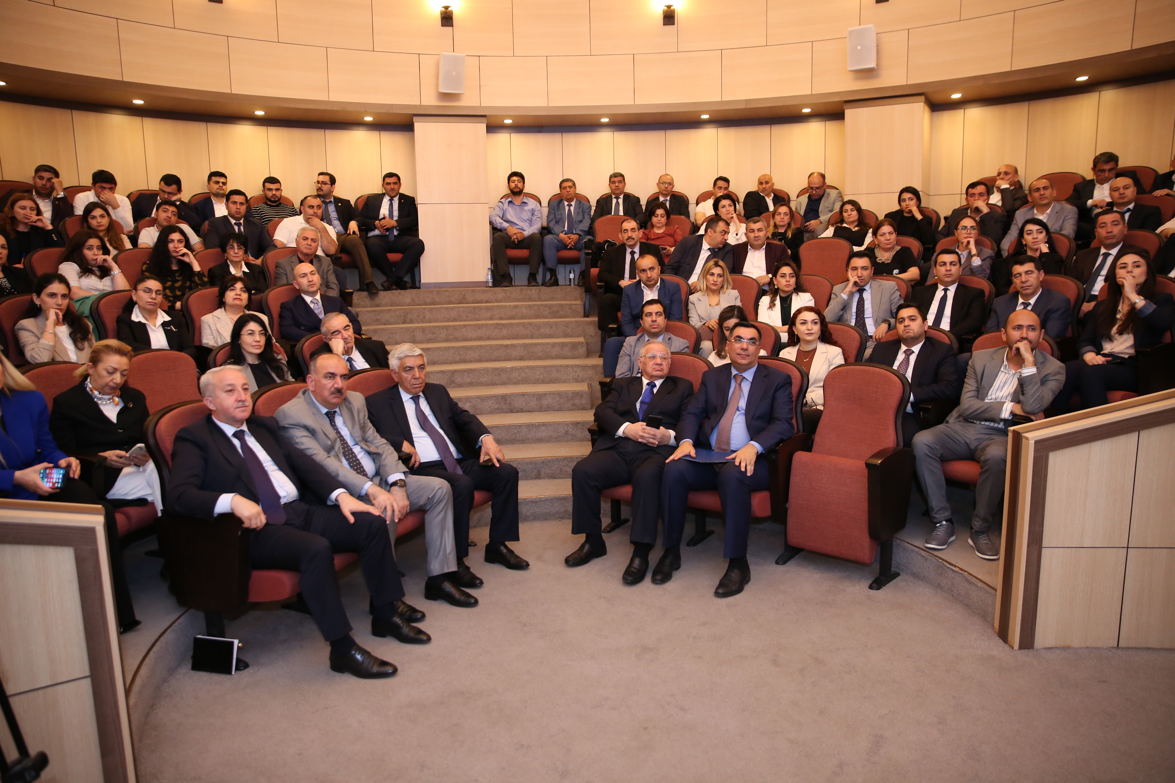 İstanbul Aydın Universitetinin rektoru BANM-də ustad dərsi keçib