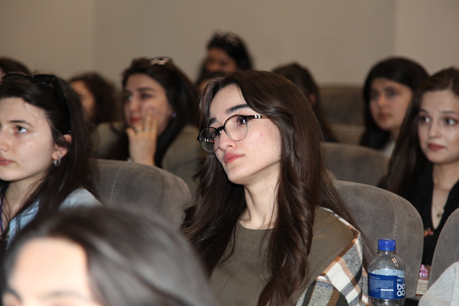 “Azərbaycan müəllimi” Kembric Universitetinin professoru Qərib Mürşüdovu tələbələrimizlə görüşdürdü - FOTOLAR