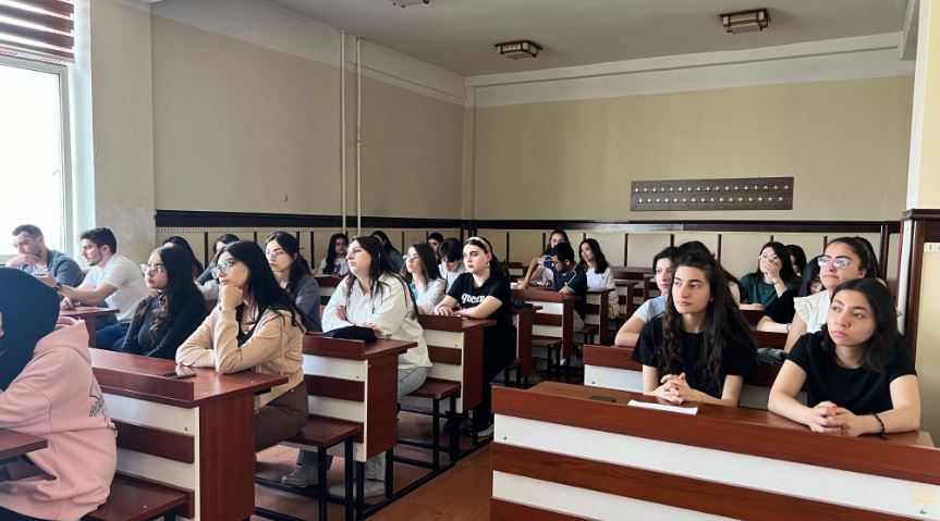 BDU tələbələrinə erkən nikahın fəsadları barədə təlim keçirilib