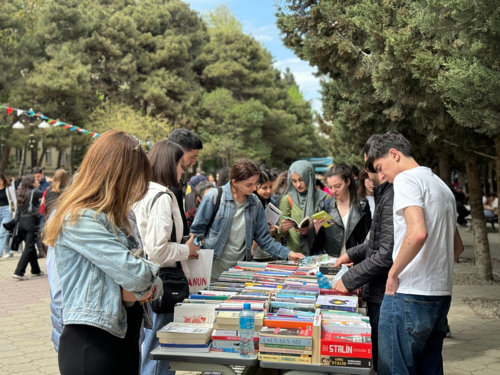 BDU-da Ümumdünya Kitab və Müəlliflik Hüququ Gününə həsr olunmuş Kitab Sərgisi keçirilir