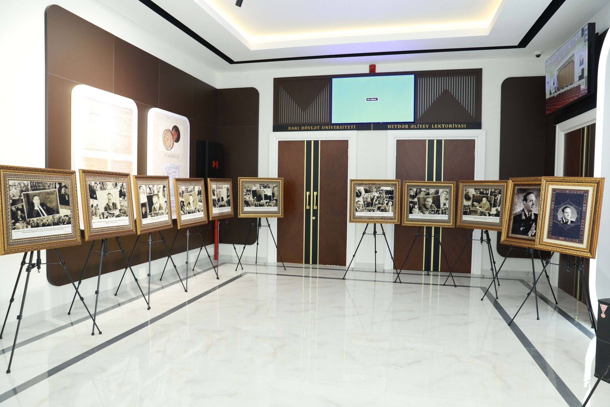 BDU-da “Heydər Əliyev - Unudulmaz Lider” adlı fotoxalça sərgisinin təqdimatı olub