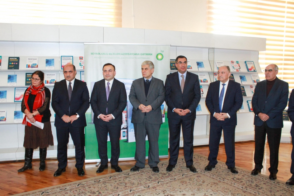 BP beş dərsliyin Azərbaycan dilinə tərcümə edilmiş nəşrlərini təqdim edib