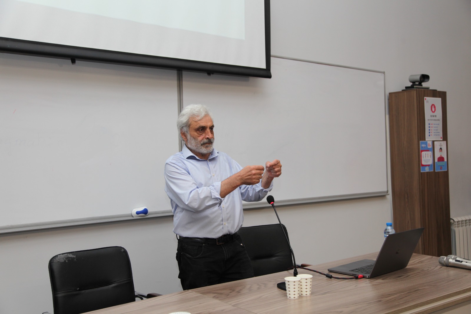 “Azərbaycan müəllimi” Kembric Universitetinin professoru Qərib Mürşüdovu tələbələrimizlə görüşdürdü - FOTOLAR