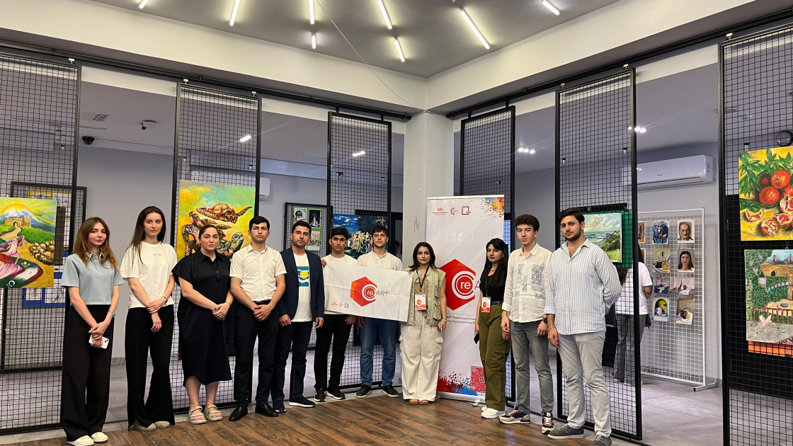 “Yaşıl dünya naminə həmrəylik ili” çərçivəsində tələbələrin rəsm sərgisi açılıb
