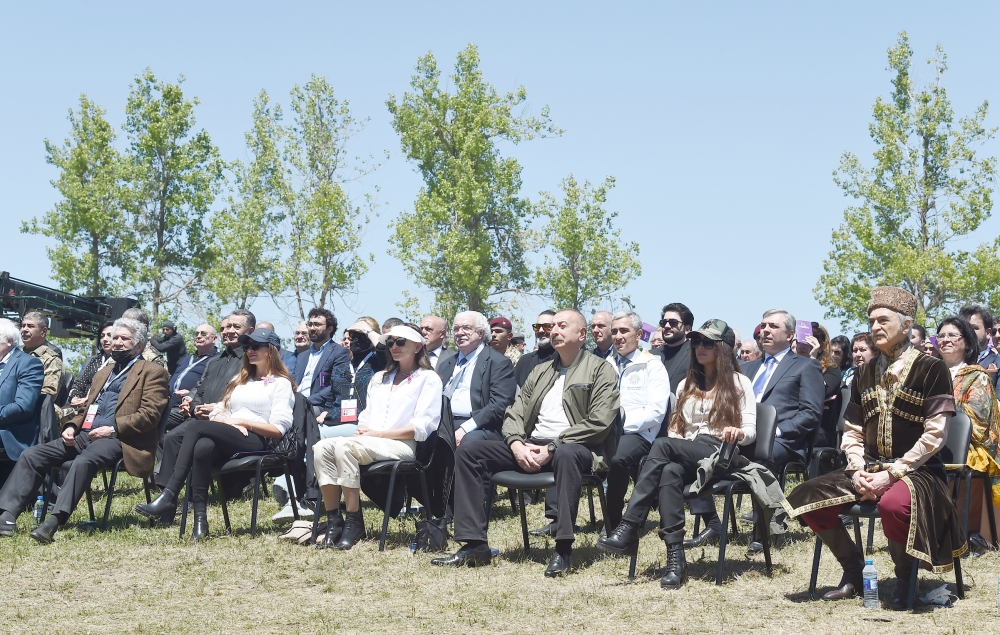 Azərbaycan Prezidenti İlham Əliyev və birinci xanım Mehriban Əliyeva Şuşada “Xarıbülbül” festivalının açılışında iştirak ediblər