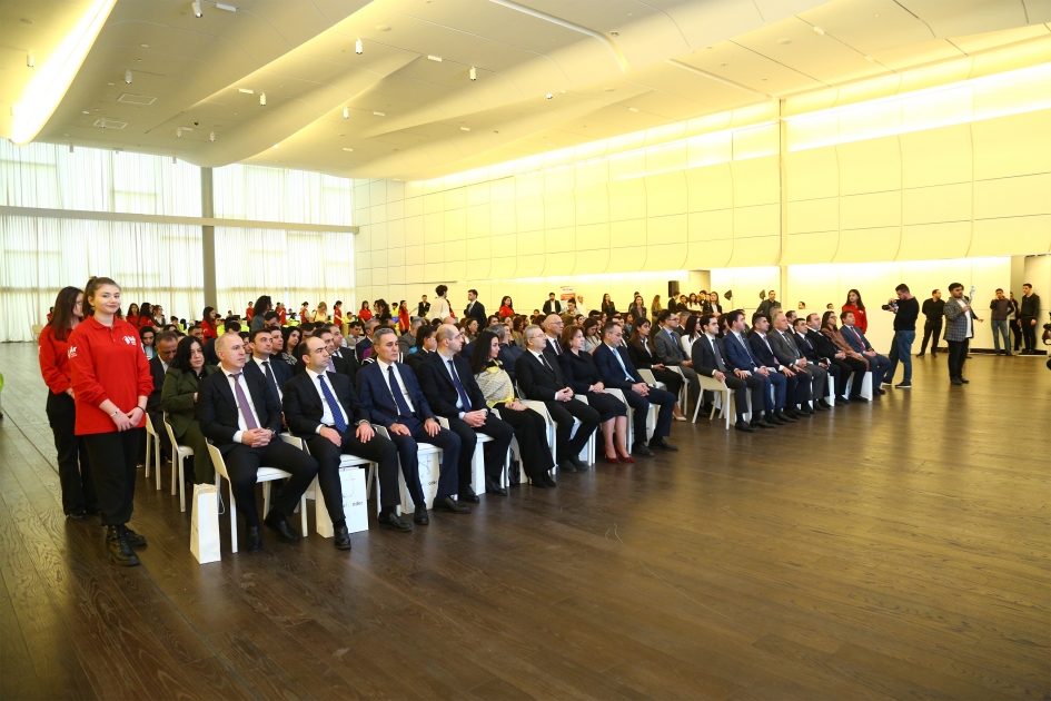Məktəblərin yarıdan çoxu “Rəqəmsal bacarıqlar” layihəsi ilə əhatə olunacaq