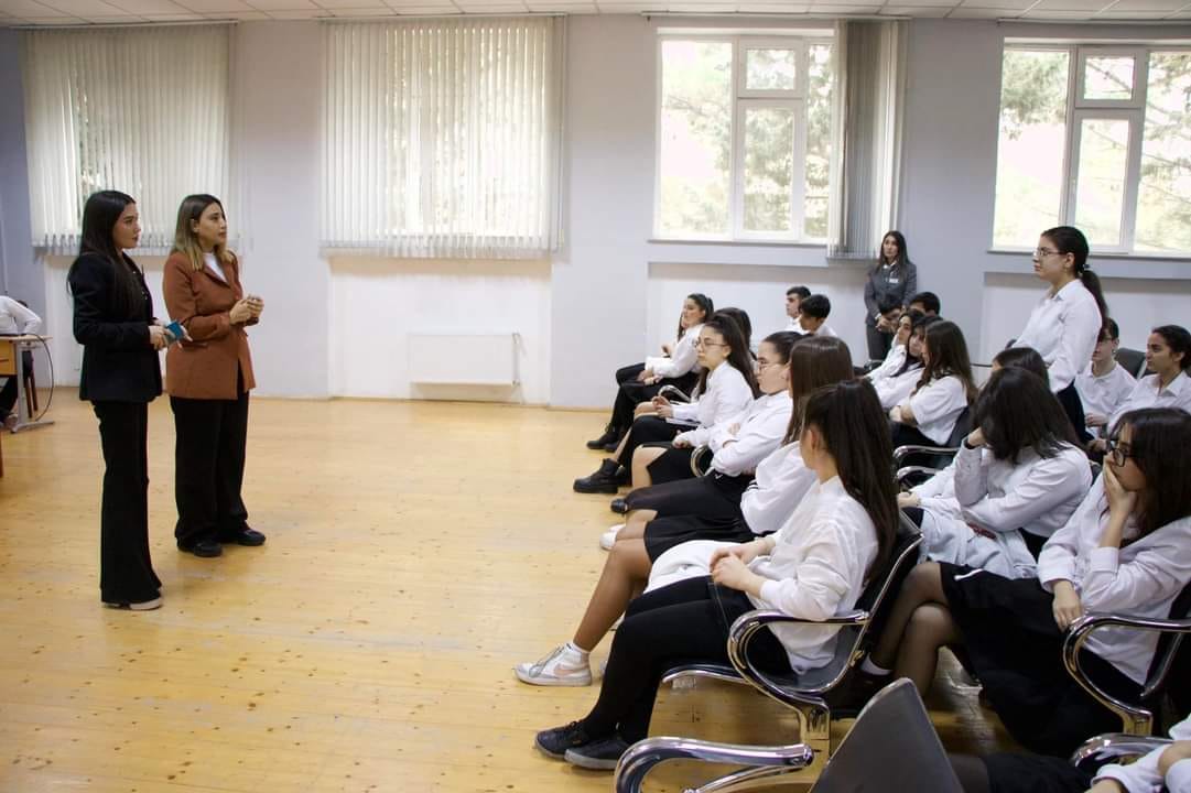 Yuxarı sinif şagirdləri üçün əmək münasibətləri mövzusunda maarifləndirici görüşlər