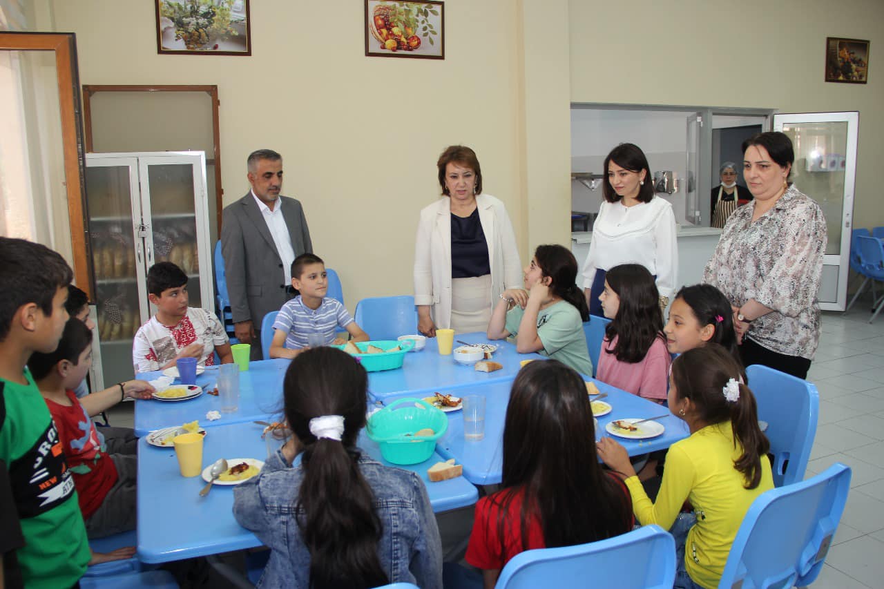 Agentliyin direktor müavini Şəki rayonunda bir sıra təhsil müəssisələrində olub
