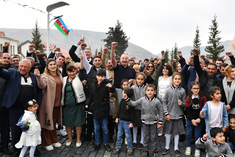 Prezident İlham Əliyev və birinci xanım Mehriban Əliyeva Talış kəndində görülən işlərlə tanış olublar