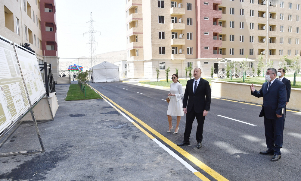 Prezident İlham Əliyev Füzuli rayon 4 saylı tam orta məktəbində yaradılan şəraitlə tanış olub