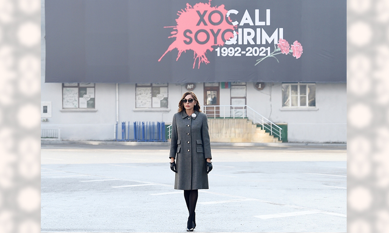 Prezident İlham Əliyev və birinci xanım Mehriban Əliyeva Xocalı soyqırımı abidəsini ziyarət ediblər