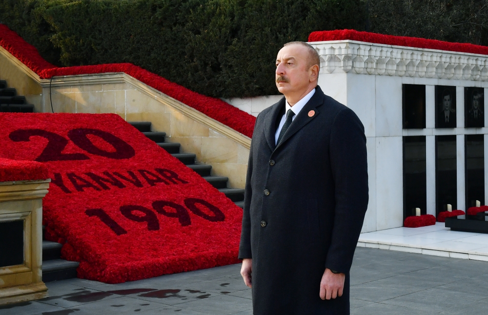 Prezident İlham Əliyev 20 Yanvar faciəsinin 33-cü ildönümü ilə əlaqədar Şəhidlər xiyabanını ziyarət edib
