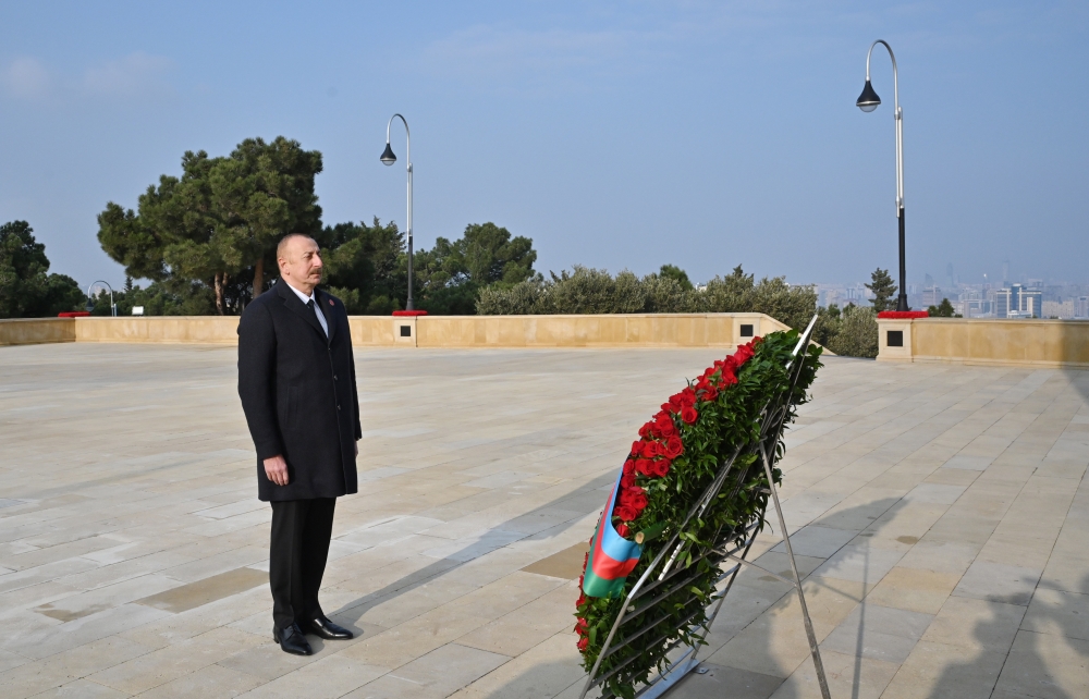 Prezident İlham Əliyev 20 Yanvar faciəsinin 33-cü ildönümü ilə əlaqədar Şəhidlər xiyabanını ziyarət edib