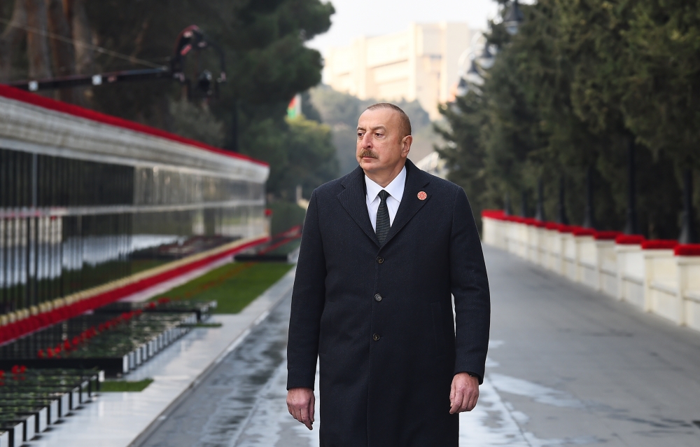 Prezident İlham Əliyev 20 Yanvar faciəsinin 33-cü ildönümü ilə əlaqədar Şəhidlər xiyabanını ziyarət edib