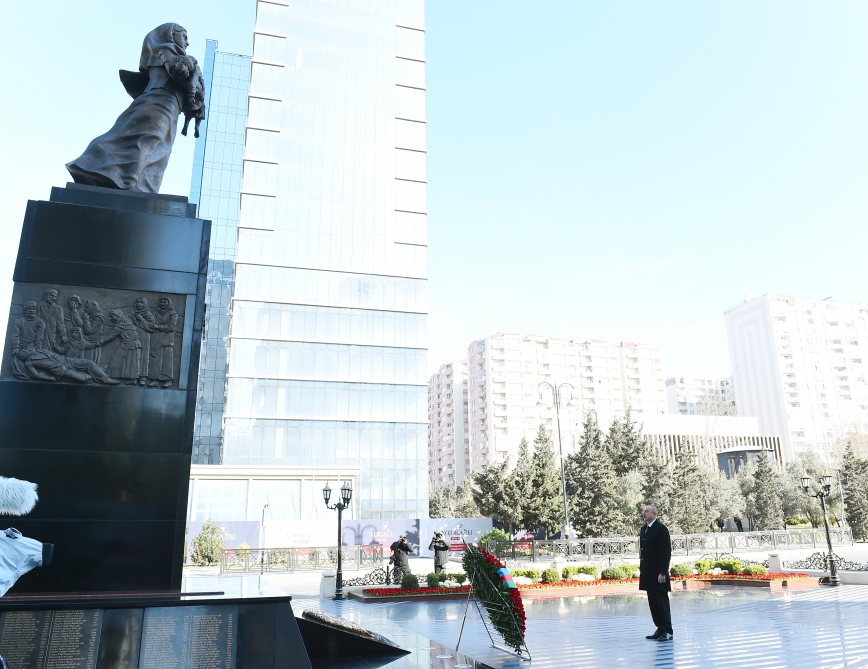 Prezident İlham Əliyev Xocalı soyqırımı abidəsini ziyarət edib
