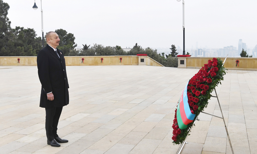Prezident İlham Əliyev və birinci xanım Mehriban Əliyeva 20 Yanvar faciəsinin 31-ci ildönümü ilə əlaqədar Şəhidlər xiyabanını ziyarət ediblər