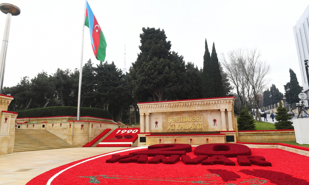 Prezident İlham Əliyev və birinci xanım Mehriban Əliyeva 20 Yanvar faciəsinin 31-ci ildönümü ilə əlaqədar Şəhidlər xiyabanını ziyarət ediblər