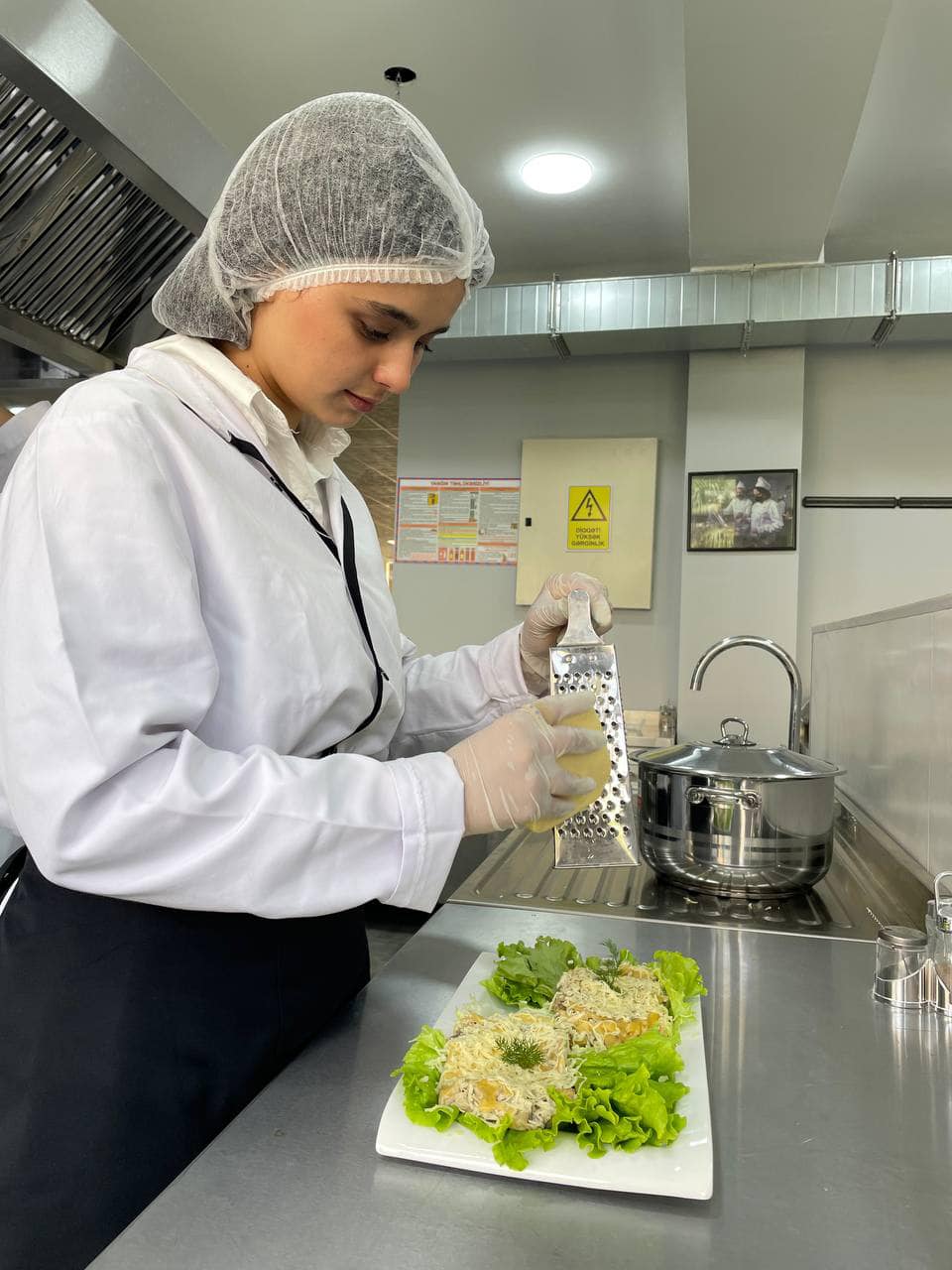 Peşə təhsili müəssisələrində ixtisas istehsalat işlərinin qiymətləndirilməsi aparılır