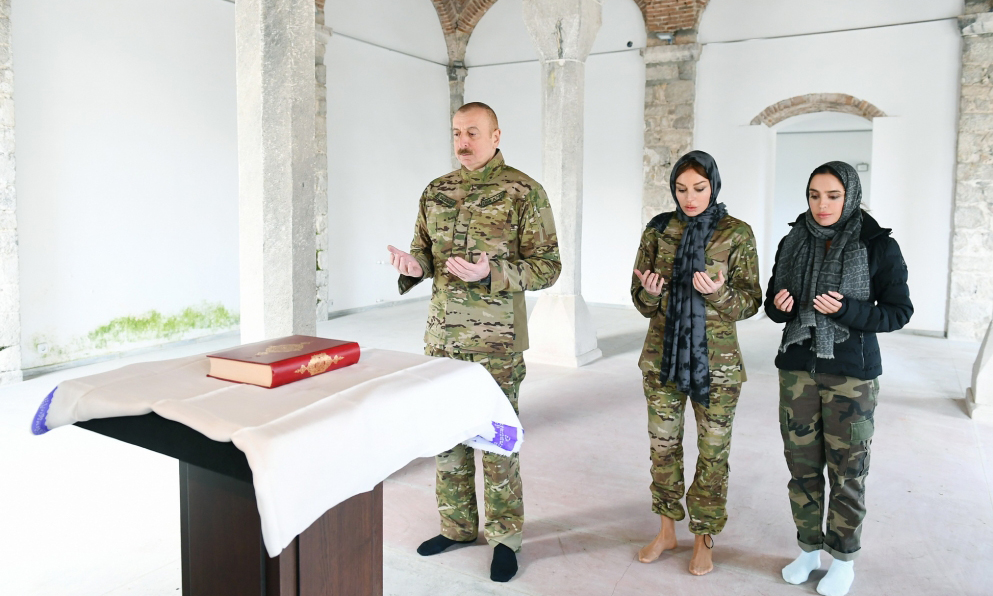 Prezident İlham Əliyev Füzuli rayonunda Füzuli-Şuşa yolunun və hava limanının təməllərini qoyub, Şuşa şəhərində səfərdə olub