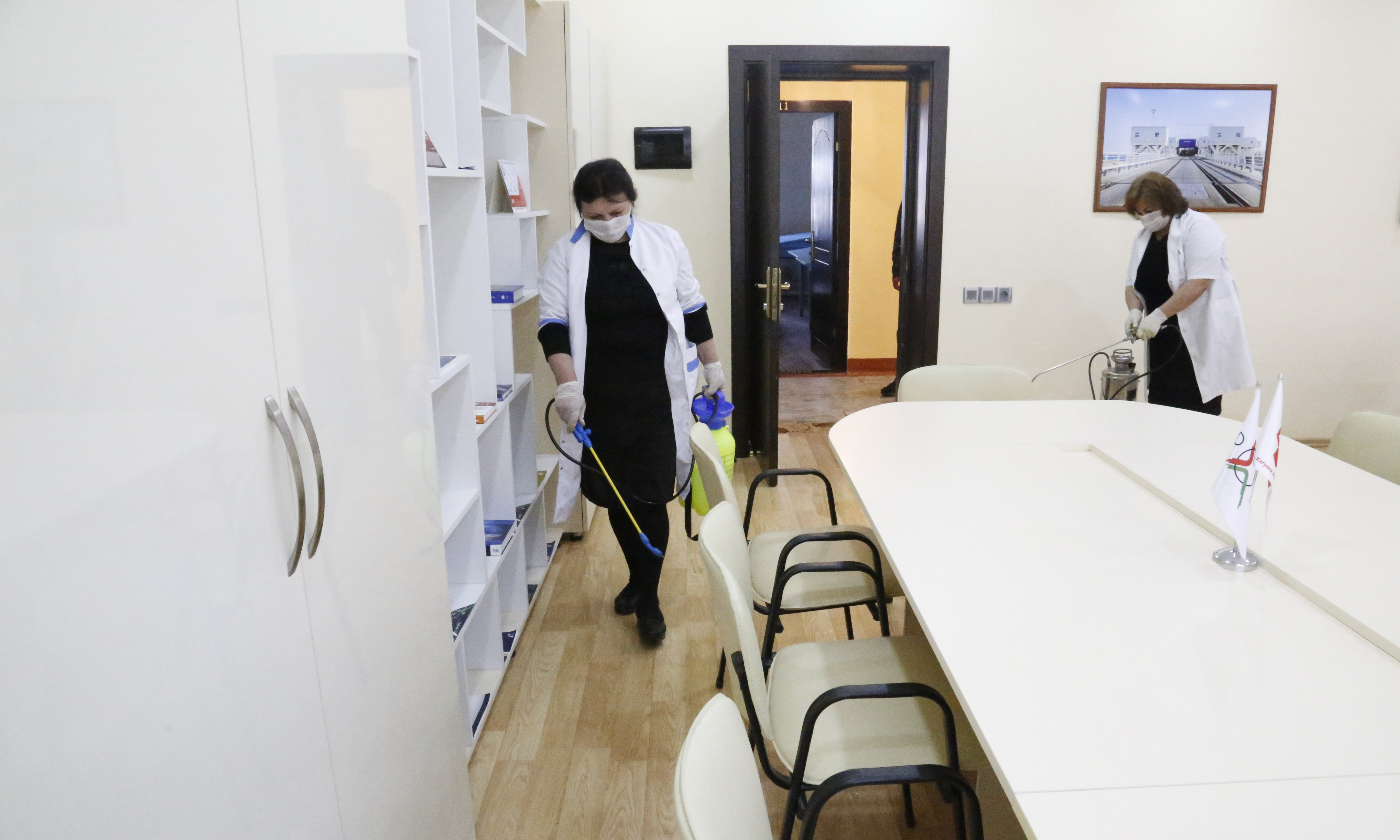6 tədris korpusu, inzibati bina, idman zalı, tələbə yataqxanası, tələbə avtobusu dezinfeksiya edilib