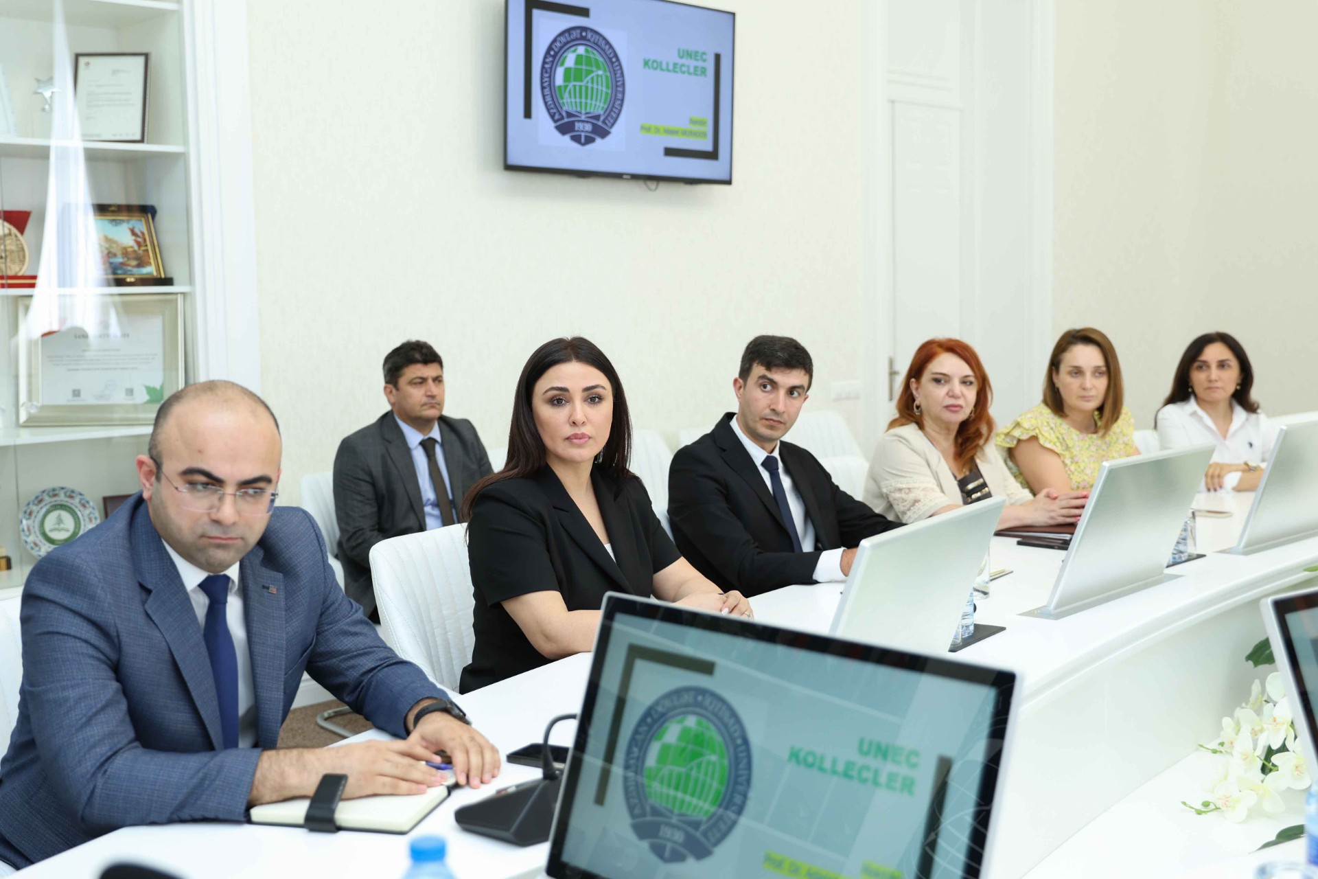 Rektor UNEC-in nəzdində kolleclərə yeni təyin olunmuş direktorlarla görüşüb