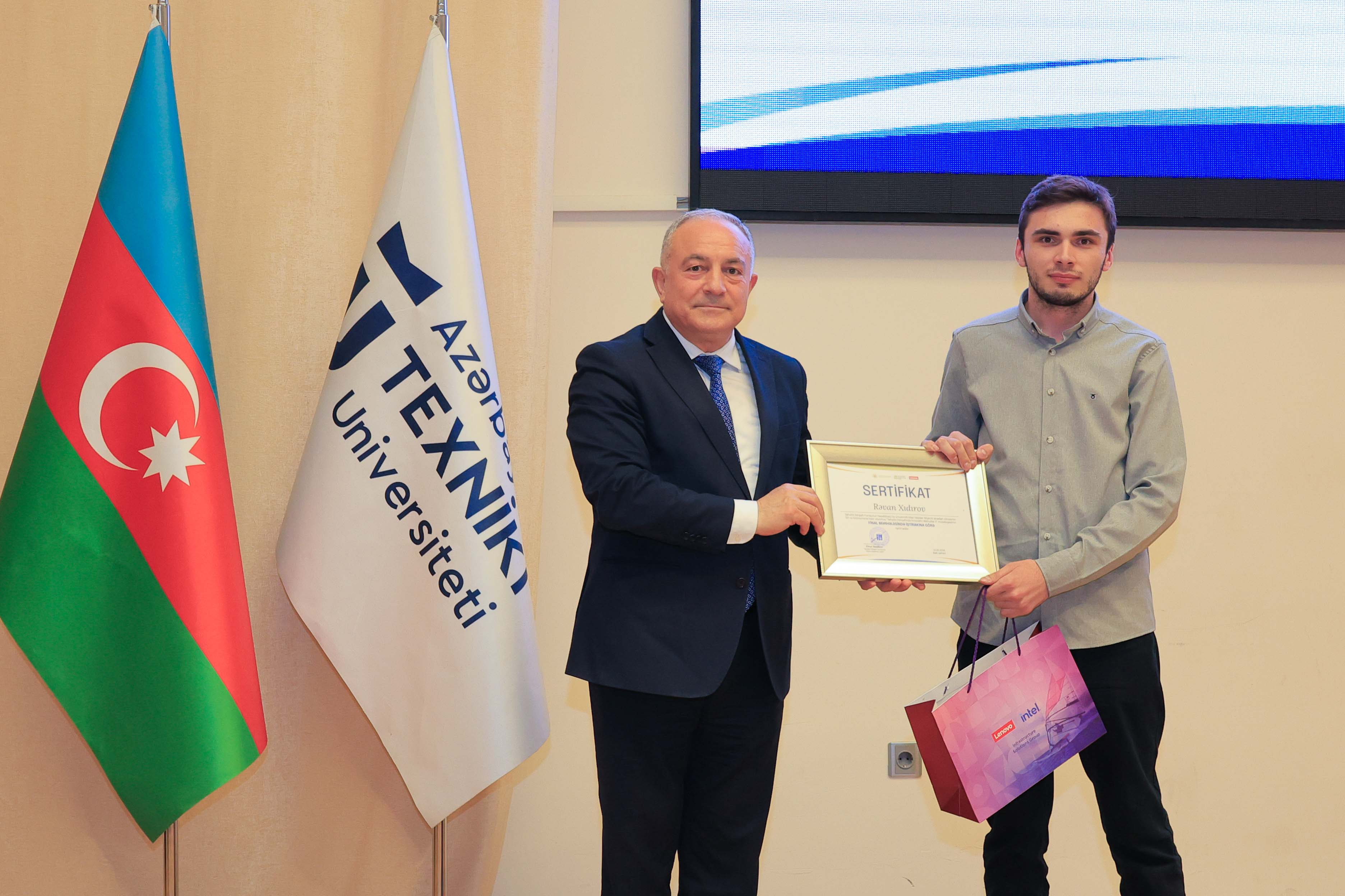 Tələbələr təhsildə hər kəs üçün sərfəli innovativ metodlar təklif etdi