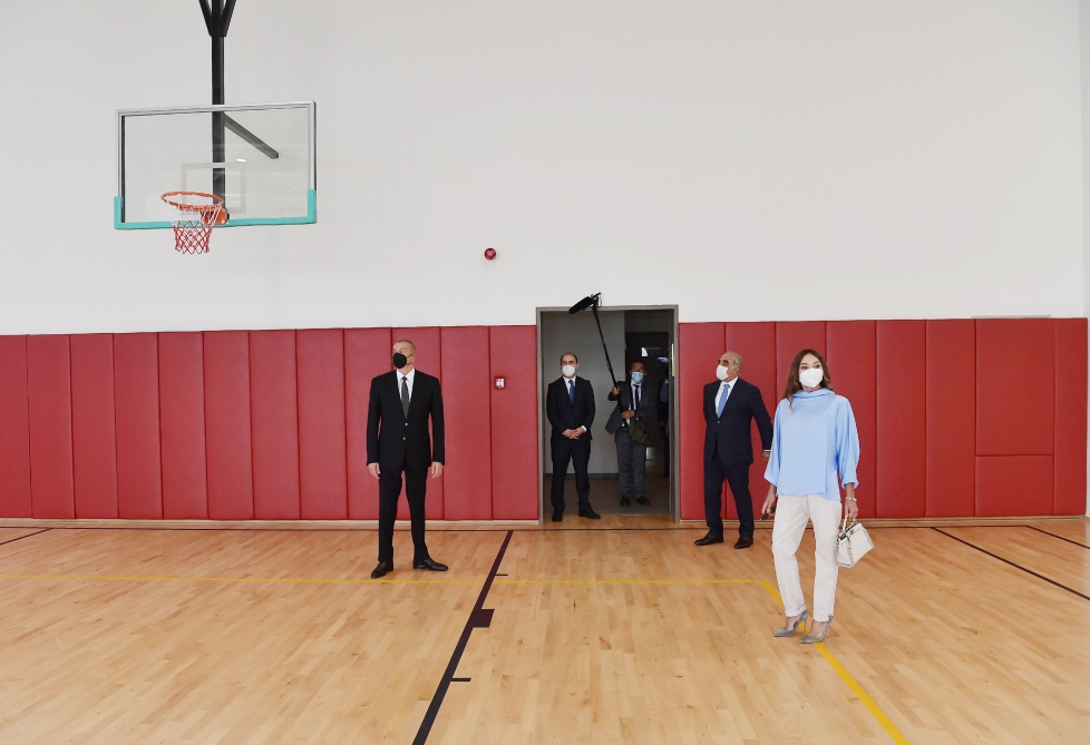 Prezident İlham Əliyev UNEC-in yenidən inşa olunan 3 saylı tədris korpusunun açılışında iştirak edib