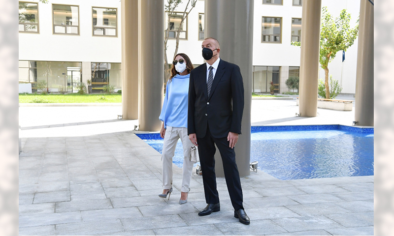 Prezident İlham Əliyev UNEC-in yenidən inşa olunan 3 saylı tədris korpusunun açılışında iştirak edib