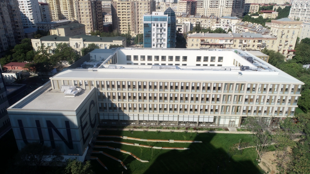 Prezident İlham Əliyev UNEC-in yenidən inşa olunan 3 saylı tədris korpusunun açılışında iştirak edib
