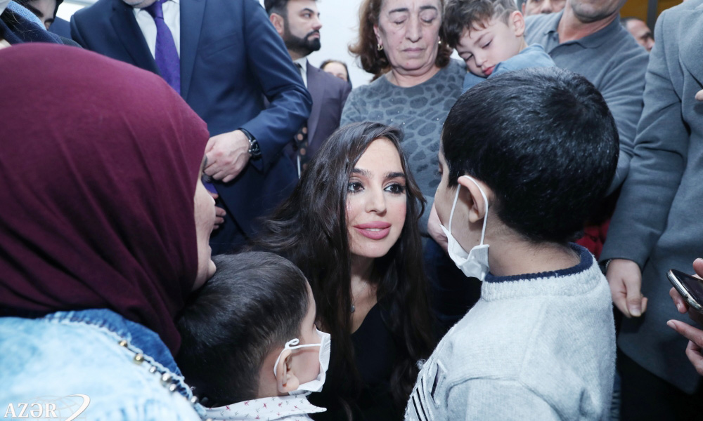 Leyla Əliyeva Milli Hematologiya və Transfuziologiya Mərkəzində müalicə alan uşaqlarla görüşüb