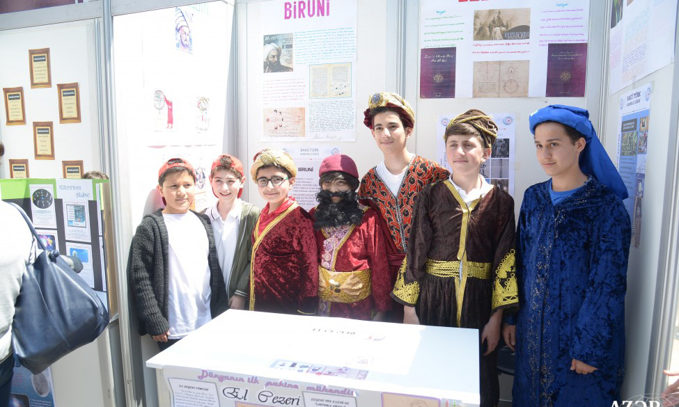 Bakı Anadolu liseyində festival keçirilib