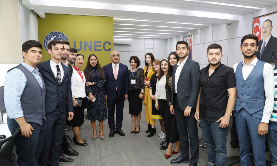 UNEC-də Heydər Əliyev Fondu tərəfindən təşkil olunan distant Çin dili kursları üzrə dərslərə başlanılıb
