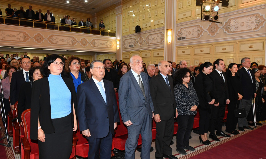Şərqşünas alimlə vida mərasimi
