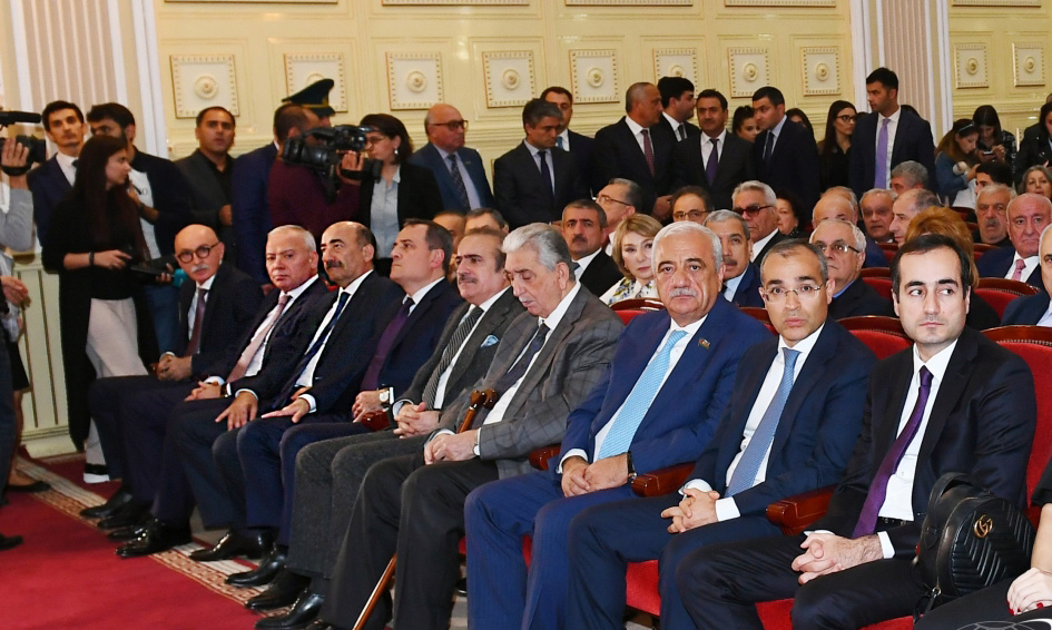 Şərqşünas alimlə vida mərasimi
