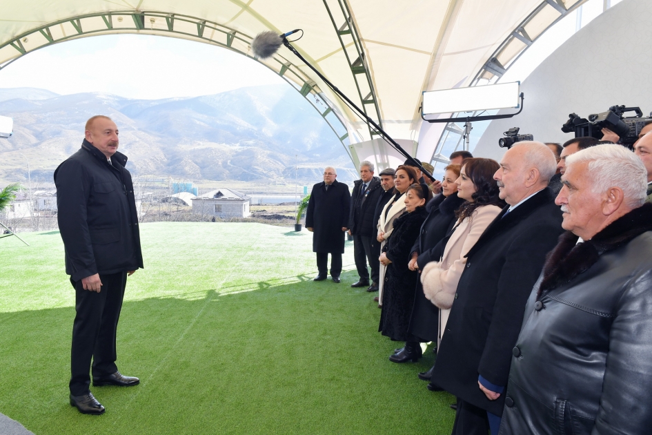 Prezident İlham Əliyev Xocalıda soyqırımı memorialının təməlini qoyub və rayon ictimaiyyətinin nümayəndələri ilə görüşüb