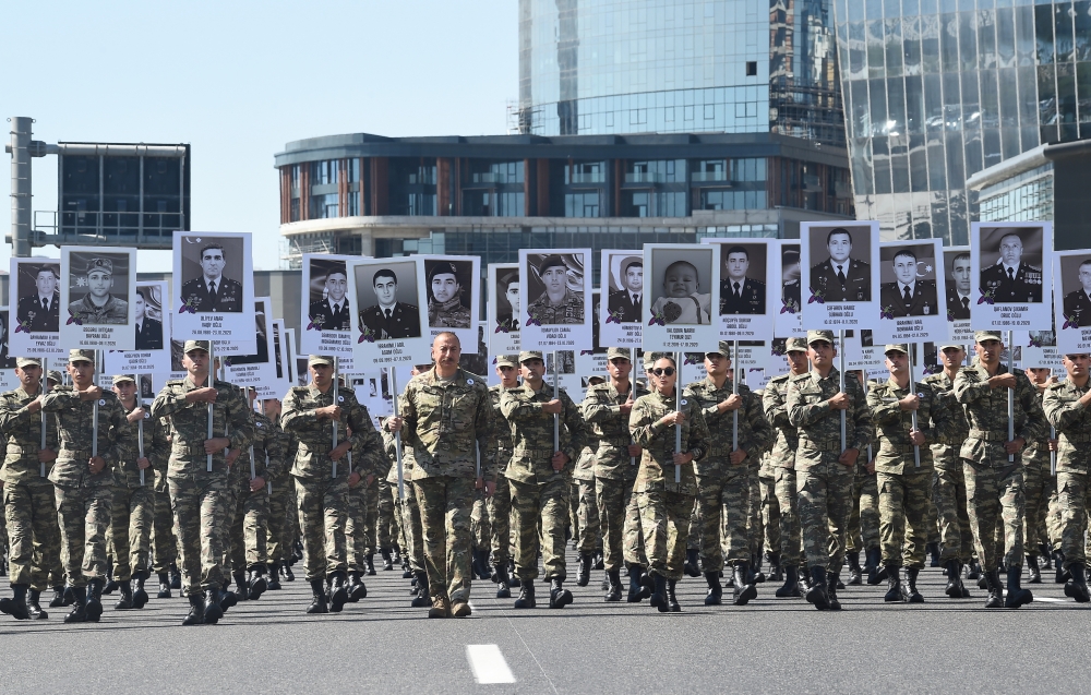 Vətən müharibəsi şəhidlərinin əziz xatirəsinə ehtiram əlaməti olaraq Bakıda yürüş keçirilib