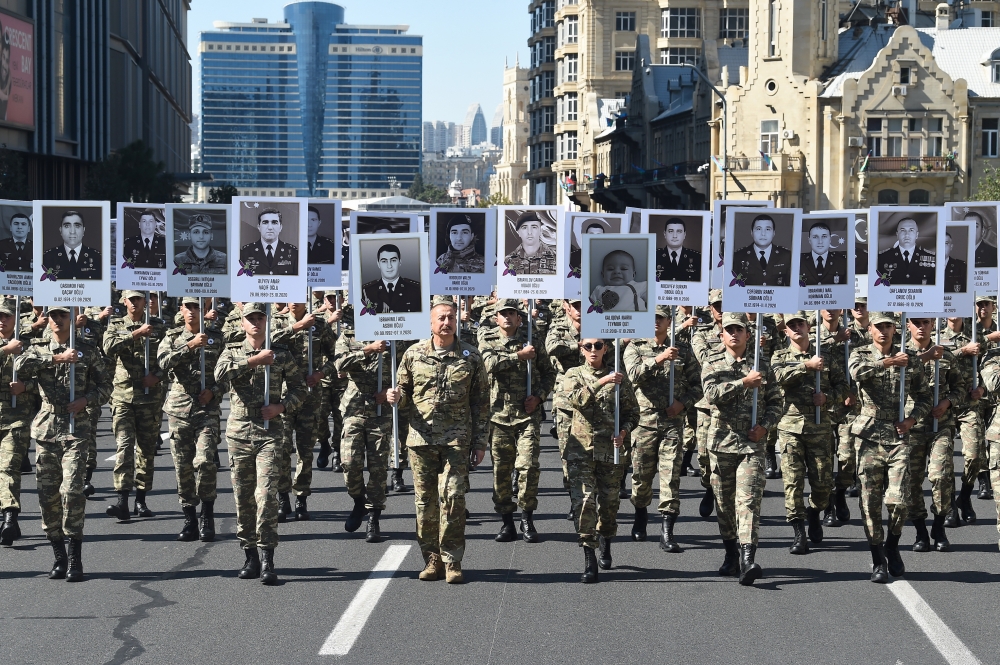 Vətən müharibəsi şəhidlərinin əziz xatirəsinə ehtiram əlaməti olaraq Bakıda yürüş keçirilib